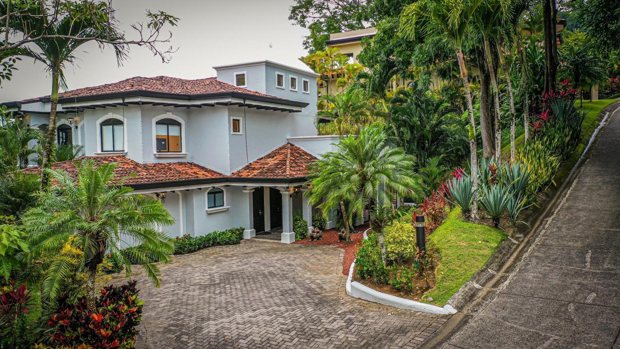 Apartment In Cr Suenos